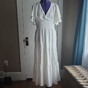 Chic White Maxi Dress with Ruffle Sleeves